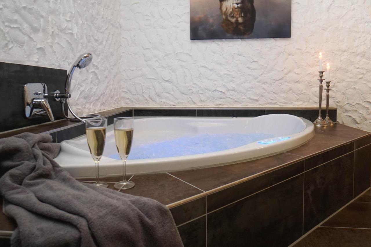 Ruhe Unter Reet-Haus Mit Sauna, Whirlpool Und Kamin Gnarrenburg Zewnętrze zdjęcie